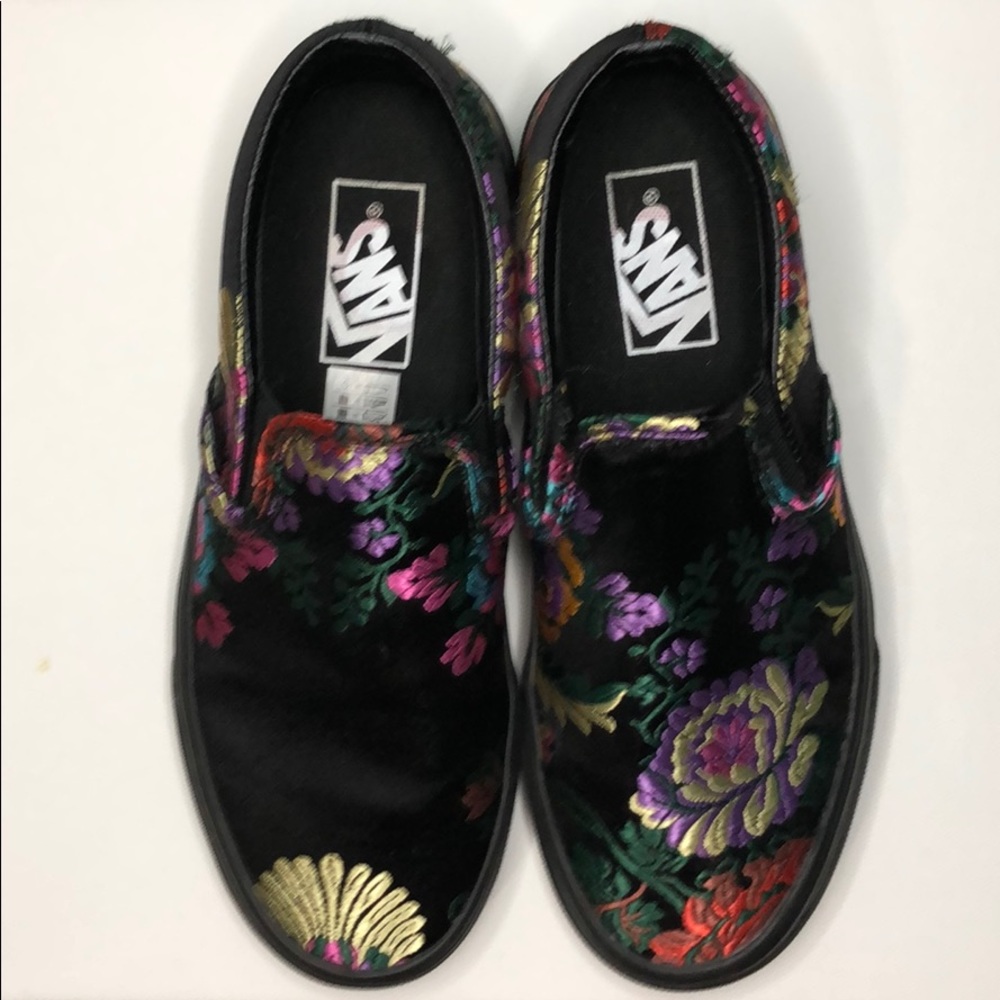 Vans - Picture 7 of 9